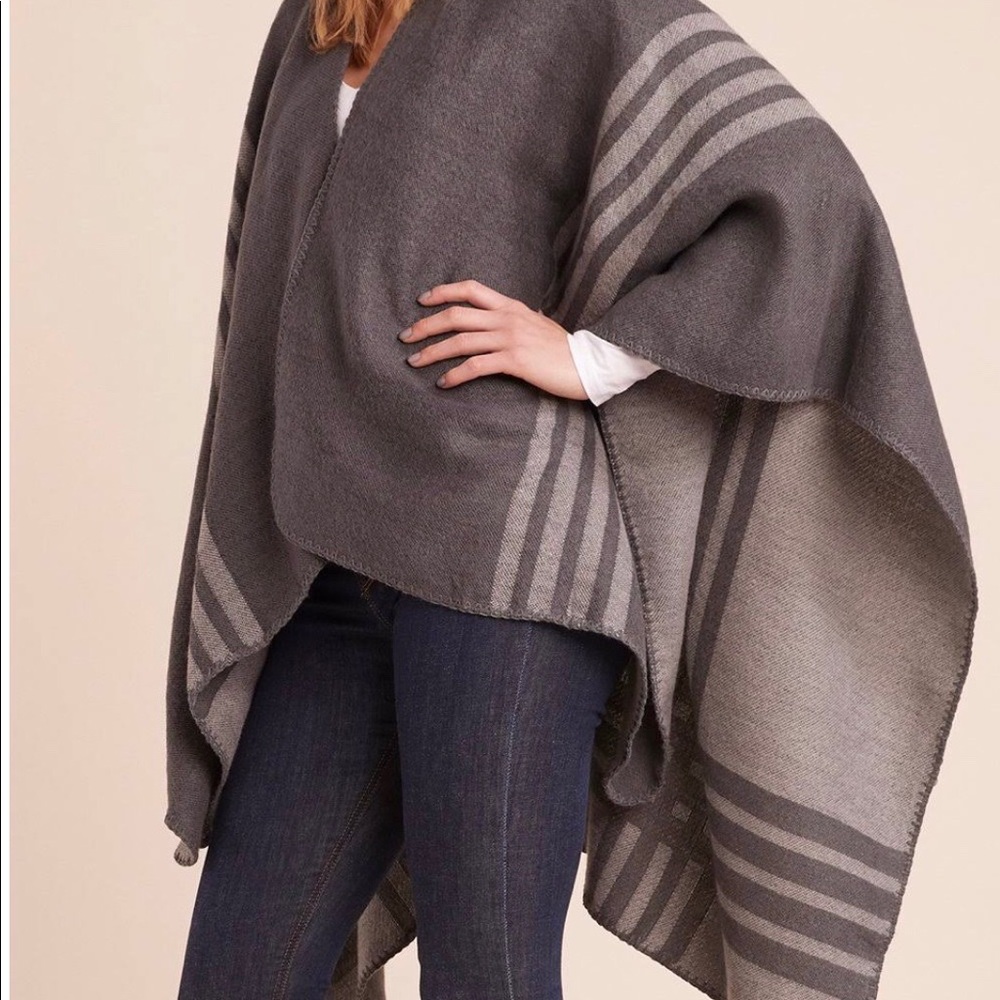 BB Dakota Gray Poncho Women’s One Size NWT
